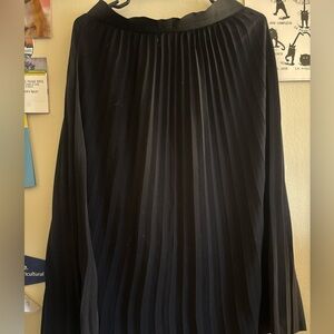 Elegant Black Pleated Skirt
